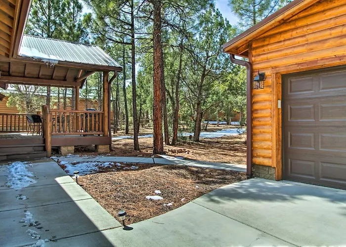 3 Mi To Dtwn: Show Retreat W/ 2 Decks Holiday home