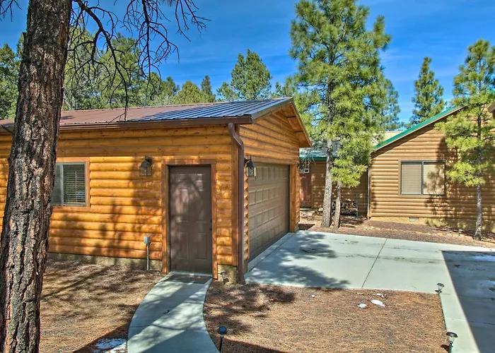 Holiday home 3 Mi To Dtwn: Show Retreat W/ 2 Decks *