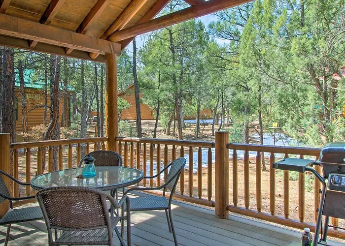 3 Mi To Dtwn: Show Retreat W/ 2 Decks Holiday home