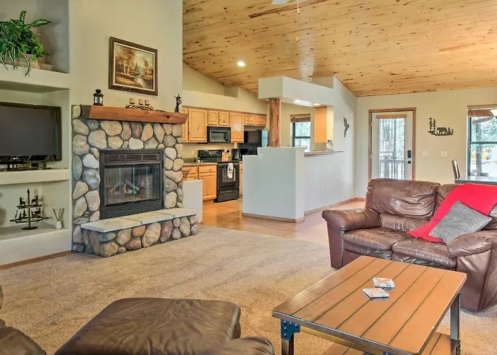 3 Mi To Dtwn: Show Retreat W/ 2 Decks Holiday home