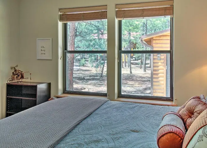 3 Mi To Dtwn: Show Retreat W/ 2 Decks Holiday home